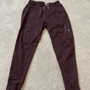 Vuori Sunday Performance Jogger Oxblood size L